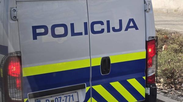 Pomurski policisti obravnavali grožnji in pridržali deset tujcev