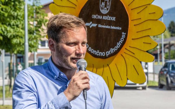 Slovenske železnice so povezale skupnosti in v štirinajstih občinah zasejale sončno prihodnost