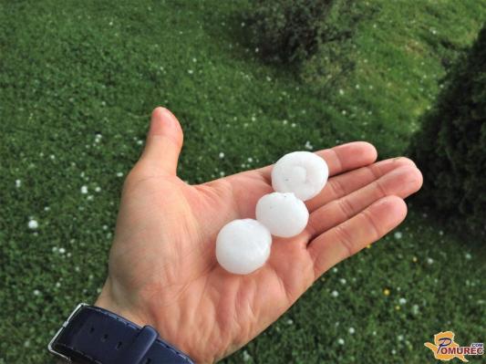 Pomurje obarvano vijolično, nevarnost toče dosegla najvišjo stopnjo