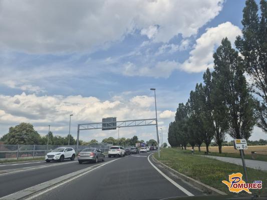 FOTO: Nesreča v bližini bolnišnice v Rakičanu, promet močno oviran