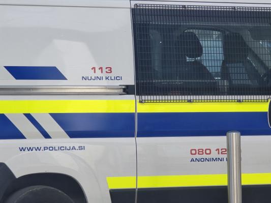 Pomurski policisti posredovali zaradi nasilja v družini, obravnavali šest prometnih nesreč