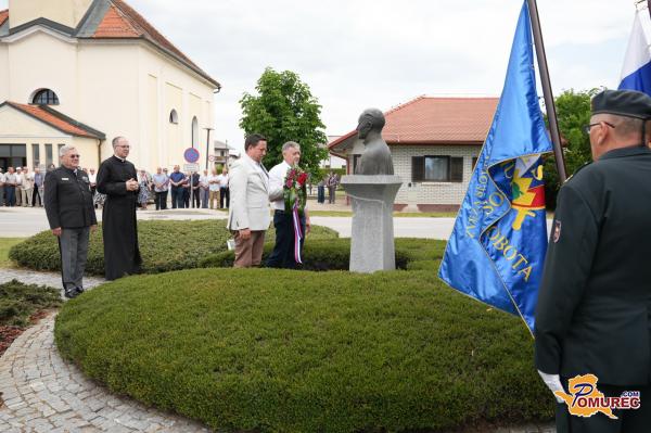 FOTO in VIDEO: Poklonili so se možu, ki je življenje posvetil narodu, Cerkvi in domačemu kraju