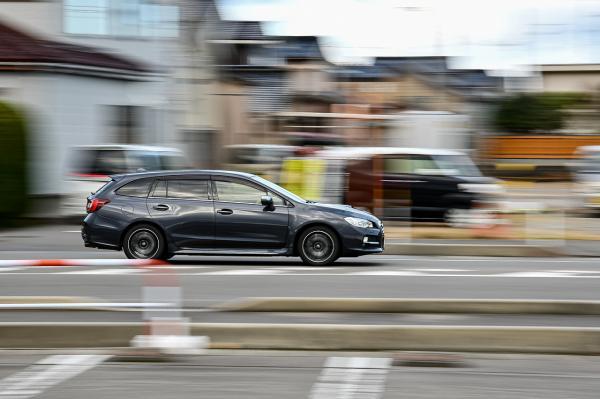 Policisti ustavili voznika začetnika, ki je v naselju vozil kar 111 kilometrov na uro