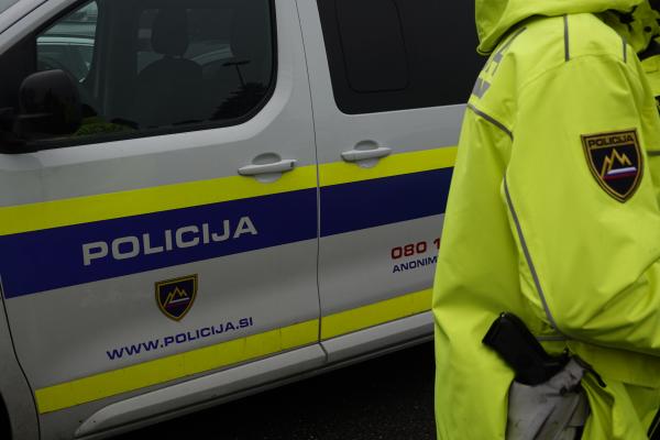Gasilci v stanovanju našli mrtvo osebo