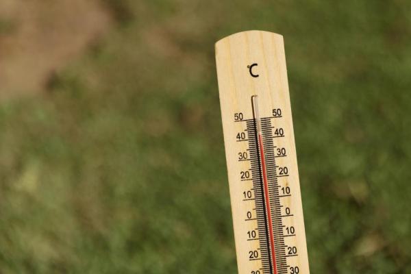 Vročina se stopnjuje, meteorologi izdali rdeče opozorilo