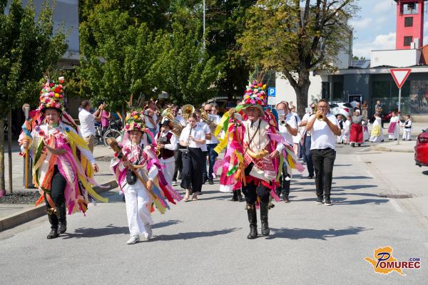 FOTO: S povorko in praznikom slovenske folklore sklenili festival v Beltincih