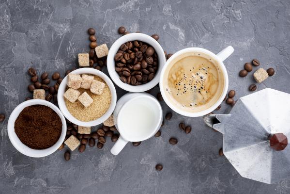 Kava, matcha ali energijska pijača? Preverili smo, katera pijača vas najbolj prebudi in katera je najboljša izbira