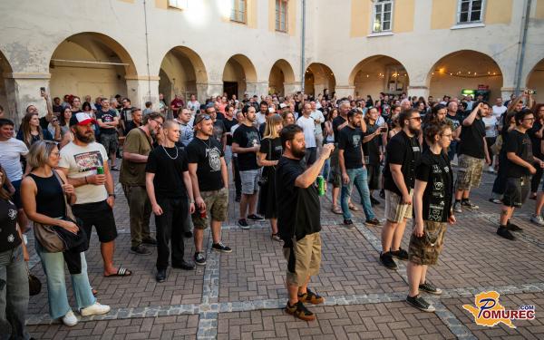 FOTO: Glasbeno druženje ob 40-letnici Tadeja Ropoše navdušilo v MIKK-u