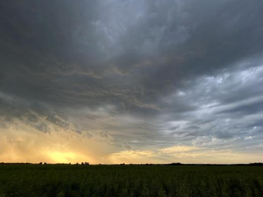 Danes sončno in vroče, jutri prihaja vremenski preobrat