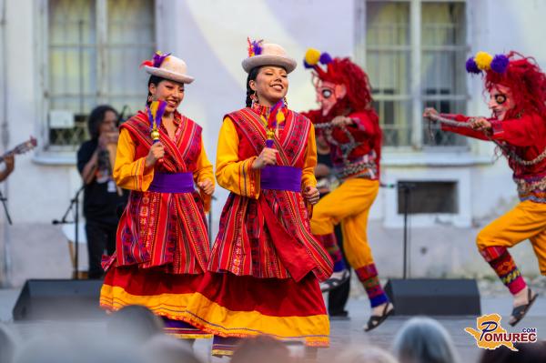FOTO in VIDEO: Folkart na grajski ploščadi povezal bolivijsko in uzbekistansko tradicijo