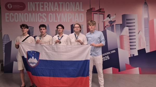 Jakob Ritlop osvojil bronasto medaljo na ekonomski olimpijadi na Kitajskem