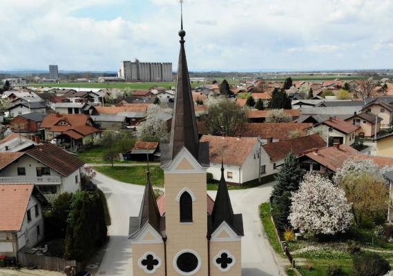 To sta nova skrbnika kapele sv. Petra in Pavla v Lipovcih