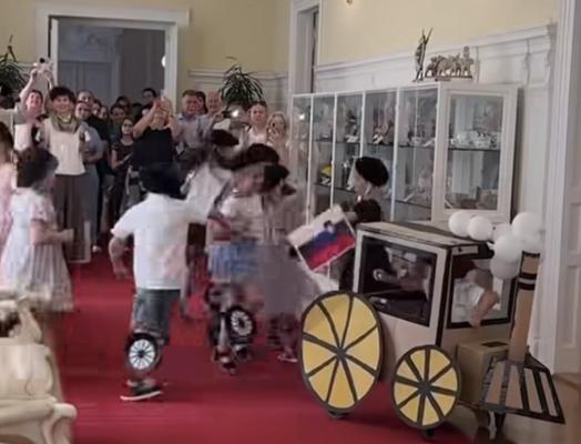 VIDEO: Pomurski otroci s plesom navdušili predsednico Natašo Pirc Musar