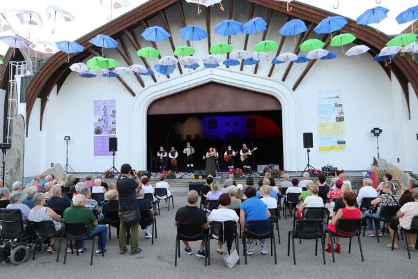 FOTO: Slovenski etno večer privabil številne obiskovalce