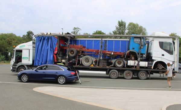 Policisti ustavili izredni prevoz: Vozniku 1.520 evrov, podjetju več tisoč evrov globe