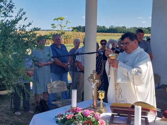 FOTO: Proščenje v romskem naselju povezalo skupnost in številne vernike