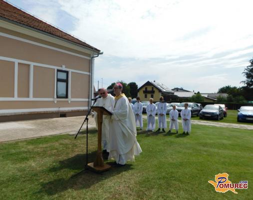FOTO: Po lanskem vlomu župnišče zasijalo v novi podobi