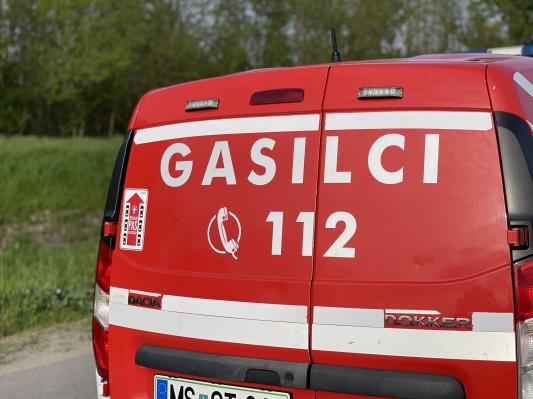 Na parkirišču v Murski Soboti iz vozila iztekla hladilna tekočina