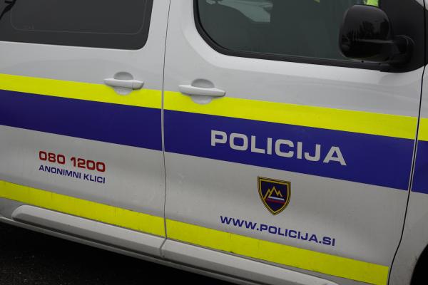 Hud padec kolesarja, spletna goljufija in nasilje v družini