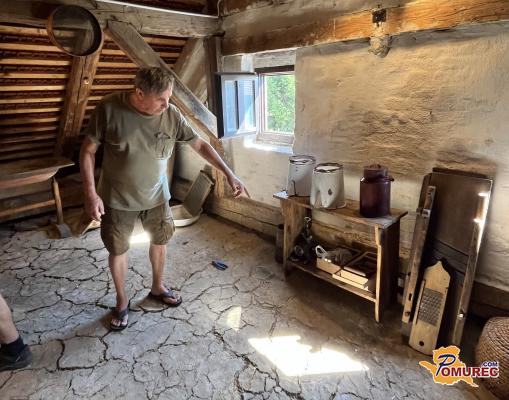 FOTO: Na podstrešju in v kleti odkrivajo pozabljene zgodbe preteklosti