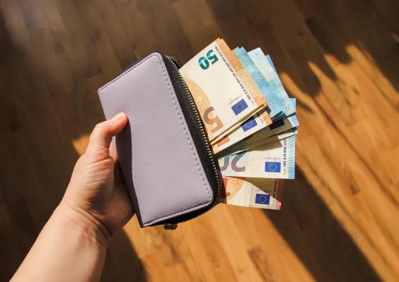 Šola je šele začetek: Ti stroški septembra najbolj udarijo po denarnici