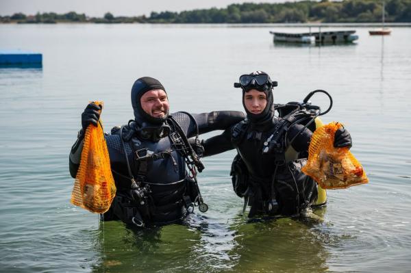 FOTO: Kar 50 potapljačev prečesalo Soboško jezero, to so odkrili
