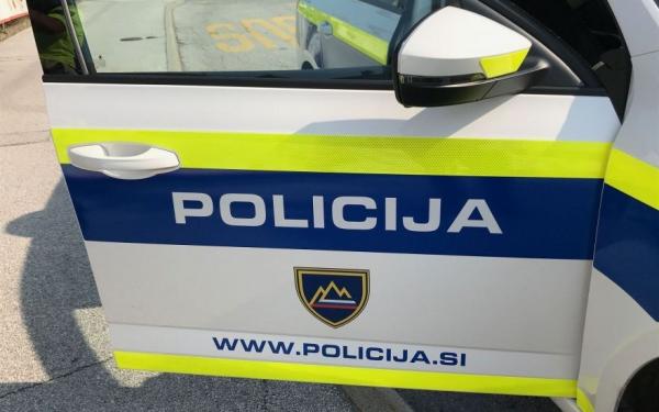V 24 urah tri tatvine in dve goljufiji, policisti obravnavali tudi vlom