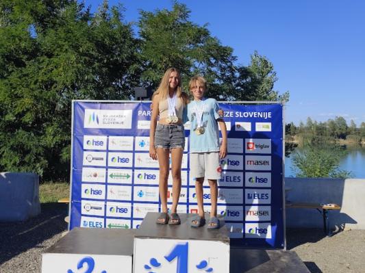 FOTO: Mlada Pomurca navdušila na domačem jezeru, skupaj osvojila šest zlatih medalj