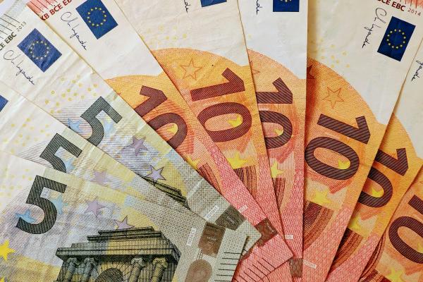 Septembrske pokojnine prihajajo konec meseca, nekateri lahko prejmejo še dodatek