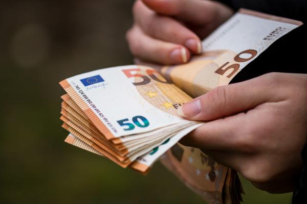 Zaradi draginje prihaja interventni zakon, toliko pomoči lahko dobijo upravičenci