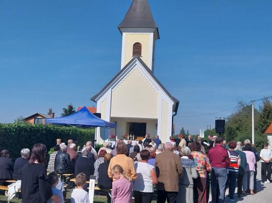 FOTO: V zaselku, ki dobiva vse več življenja, praznovali Slomškovo nedeljo