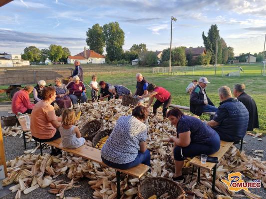 FOTO: V Gančanih obudili običaj, ki ga mlajše generacije skoraj ne poznajo