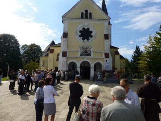 FOTO: Pri Svetem Juriju praznovali, po domovih bodo zdaj romali posebni križi