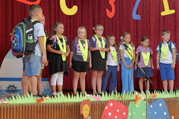 VIDEO: Prvič čez šolski prag, tako so sprejeli prvošolce v Murski Soboti