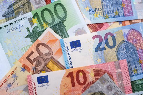 Danes na račune prihaja socialni transfer, preverite, kdo ga lahko pričakuje