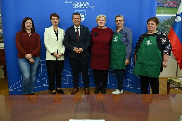 FOTO: V Lendavi predstavili dve novi gibanici, ena med turisti že prava uspešnica
