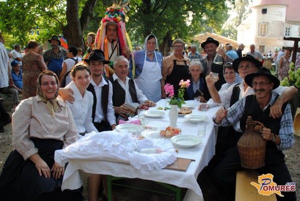 FOTO: Pestro sobotno dogajanje na mednarodnem folklornem festivalu v Beltincih